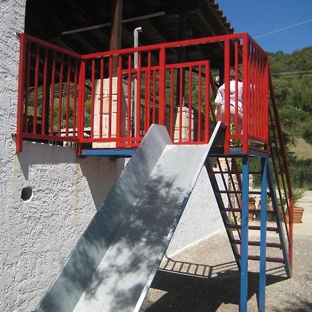 Petradaki Apartments Mola Kalyva Bagian luar foto